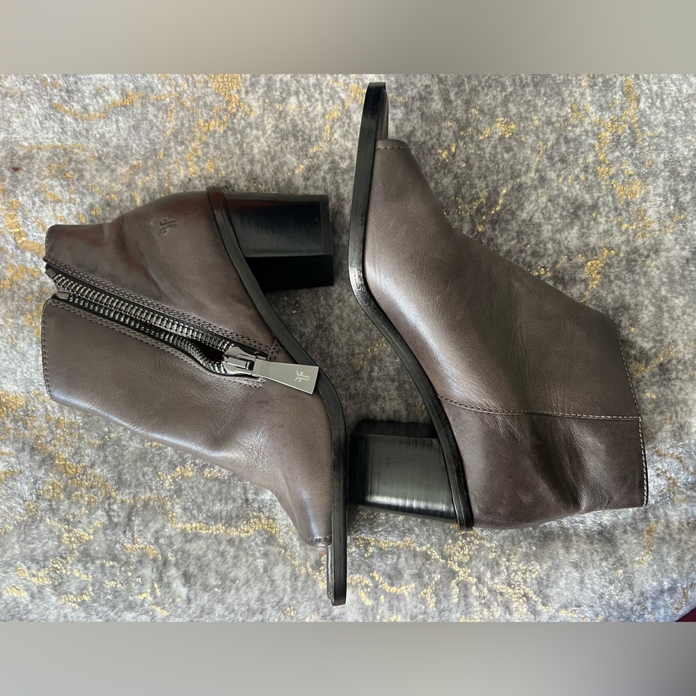 Frye ankle boot gray